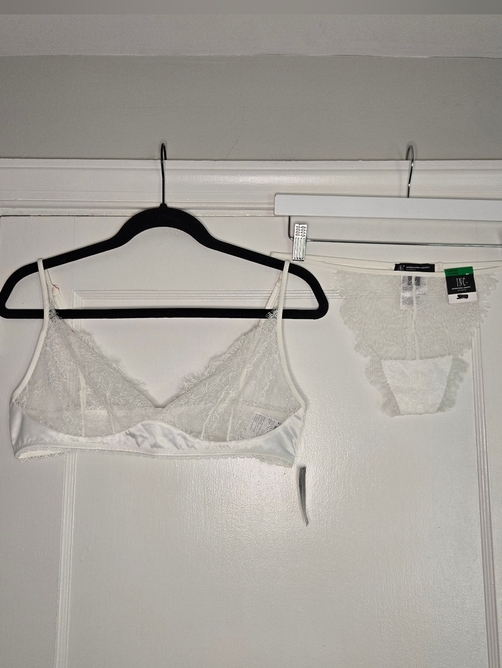 Sexy Unlined Lace Bra & Thong Set NWT - Women's Large - White